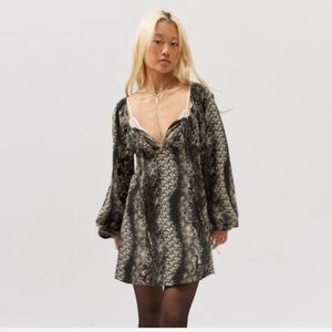 Urban Outfitters Vivienne Printed Long Sleeve Mini Dress / Small NWOT